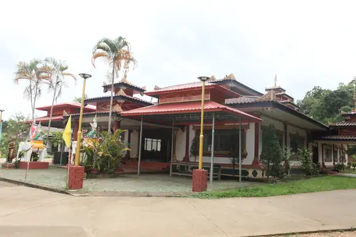 边龙村寺庙侧殿