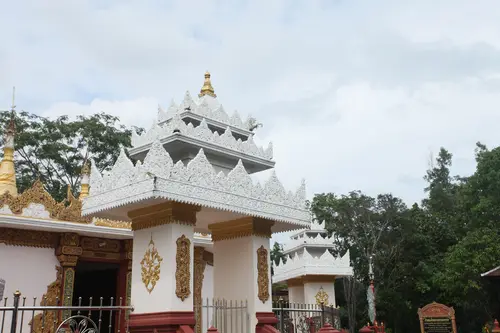 边龙村寺庙门楼