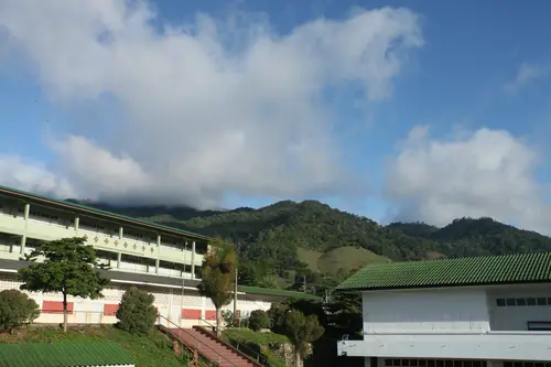 教学楼与远山