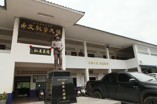 段希文将军铜像