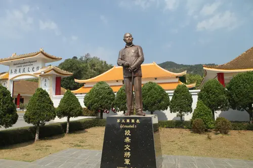 段希文将军铜像